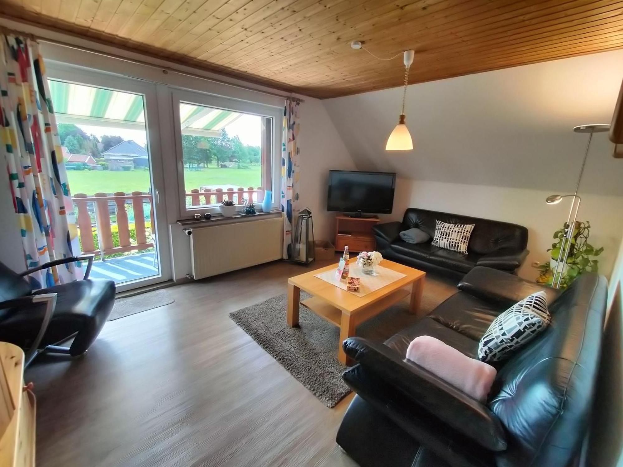 Ferienwohnung Mona, 65314 Moormerland エクステリア 写真