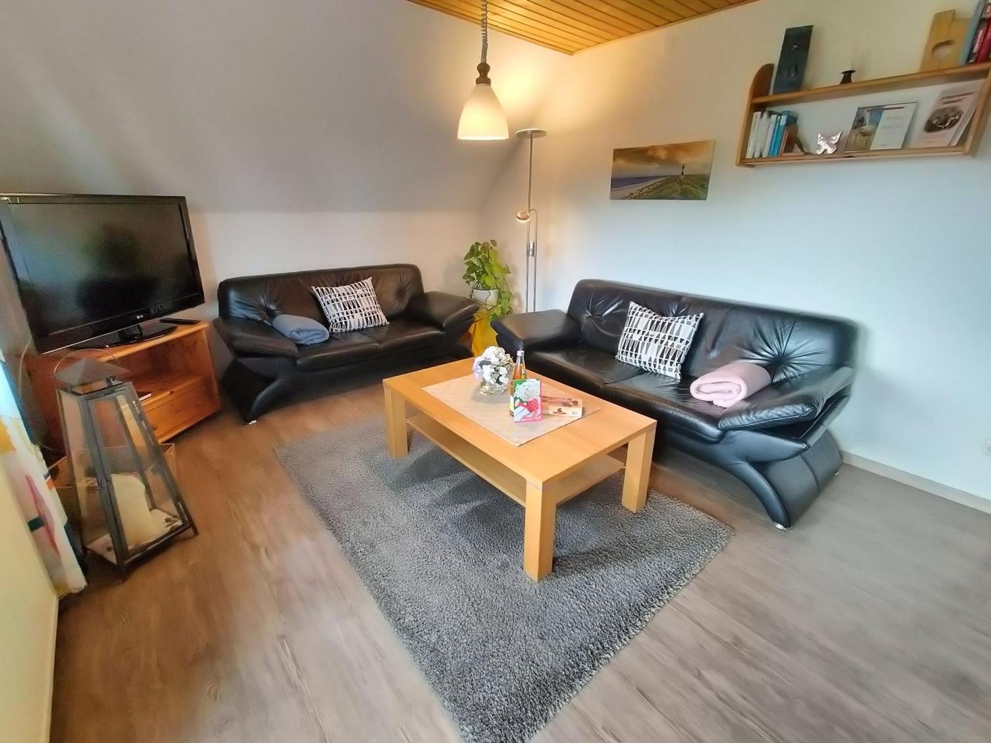 Ferienwohnung Mona, 65314 Moormerland エクステリア 写真