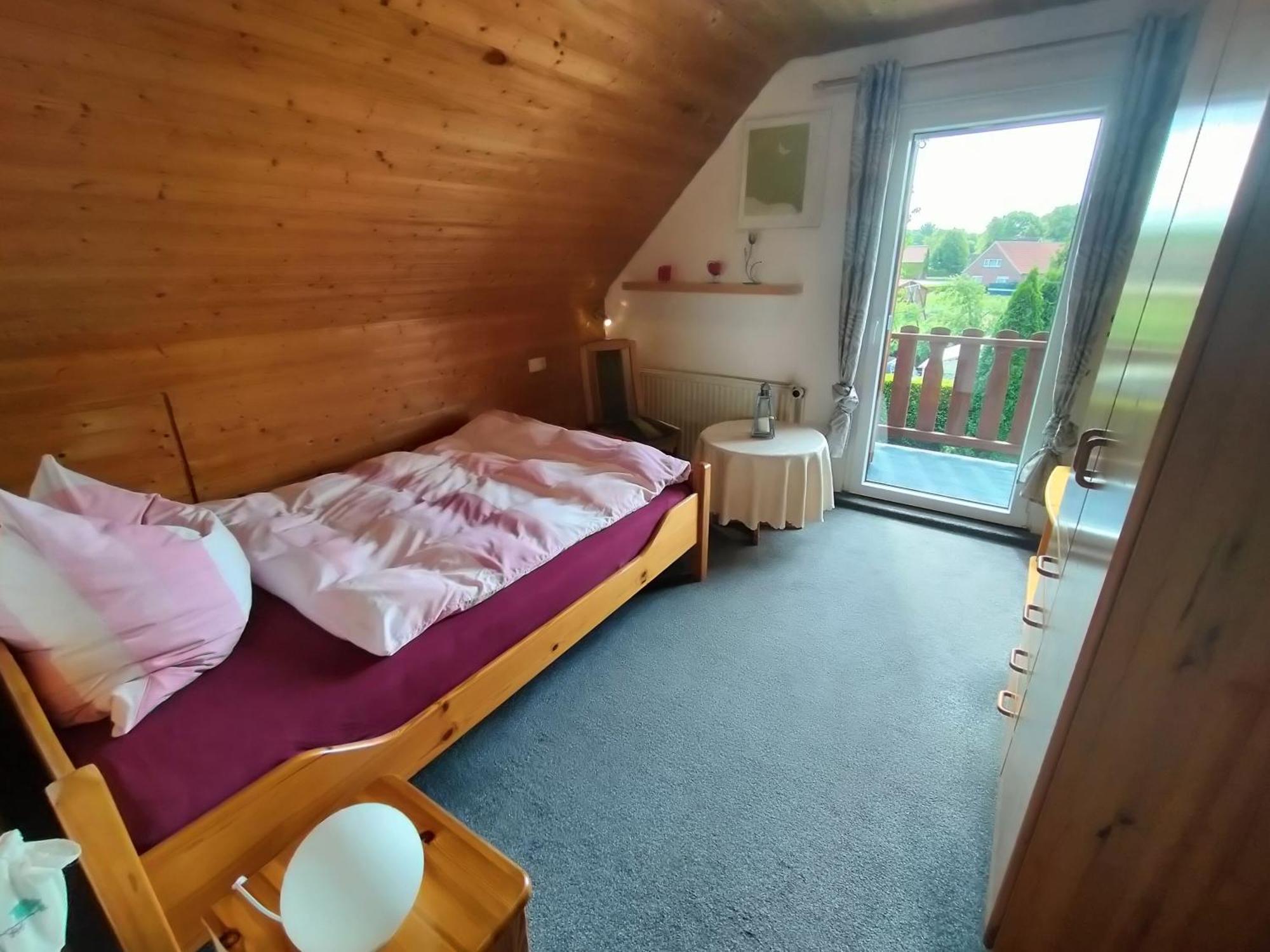 Ferienwohnung Mona, 65314 Moormerland エクステリア 写真
