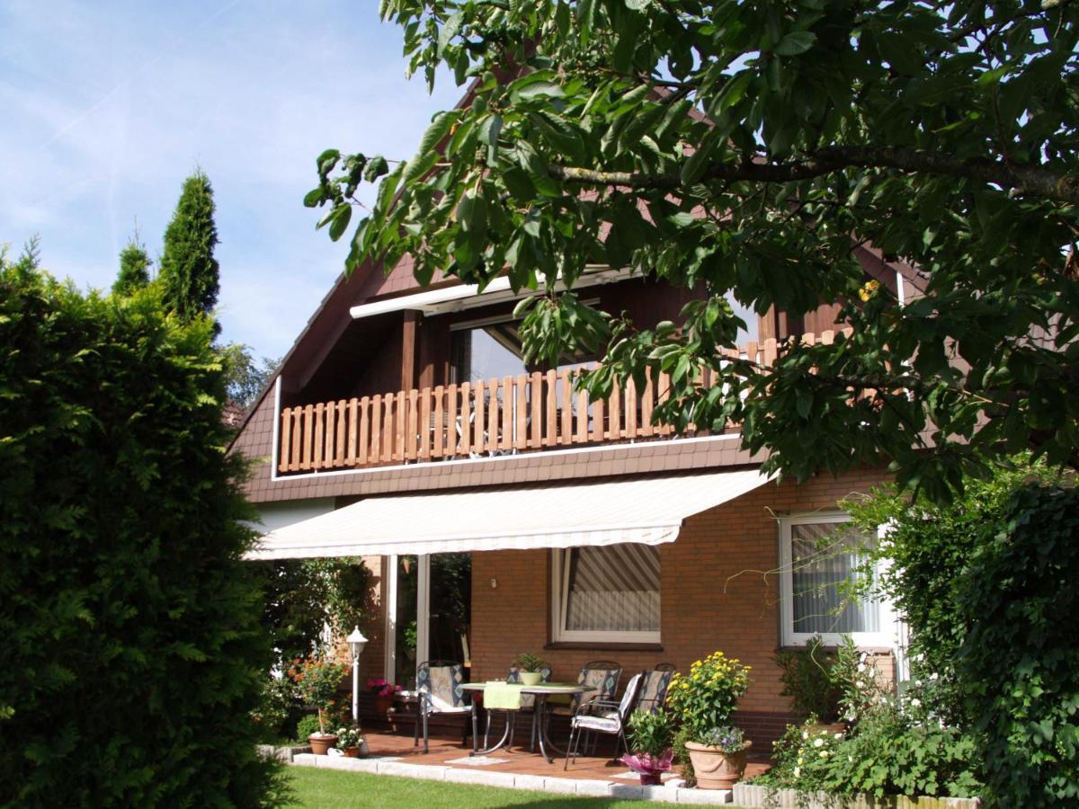 Ferienwohnung Mona, 65314 Moormerland エクステリア 写真