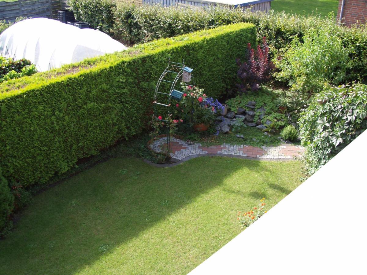 Ferienwohnung Mona, 65314 Moormerland エクステリア 写真